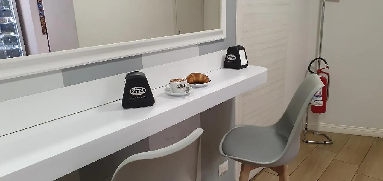 Dimora Costantino Bed and Breakfast Napoli 0*,  Italien