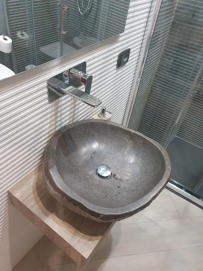 Dimora Costantino Bed & Breakfast Naples Italy