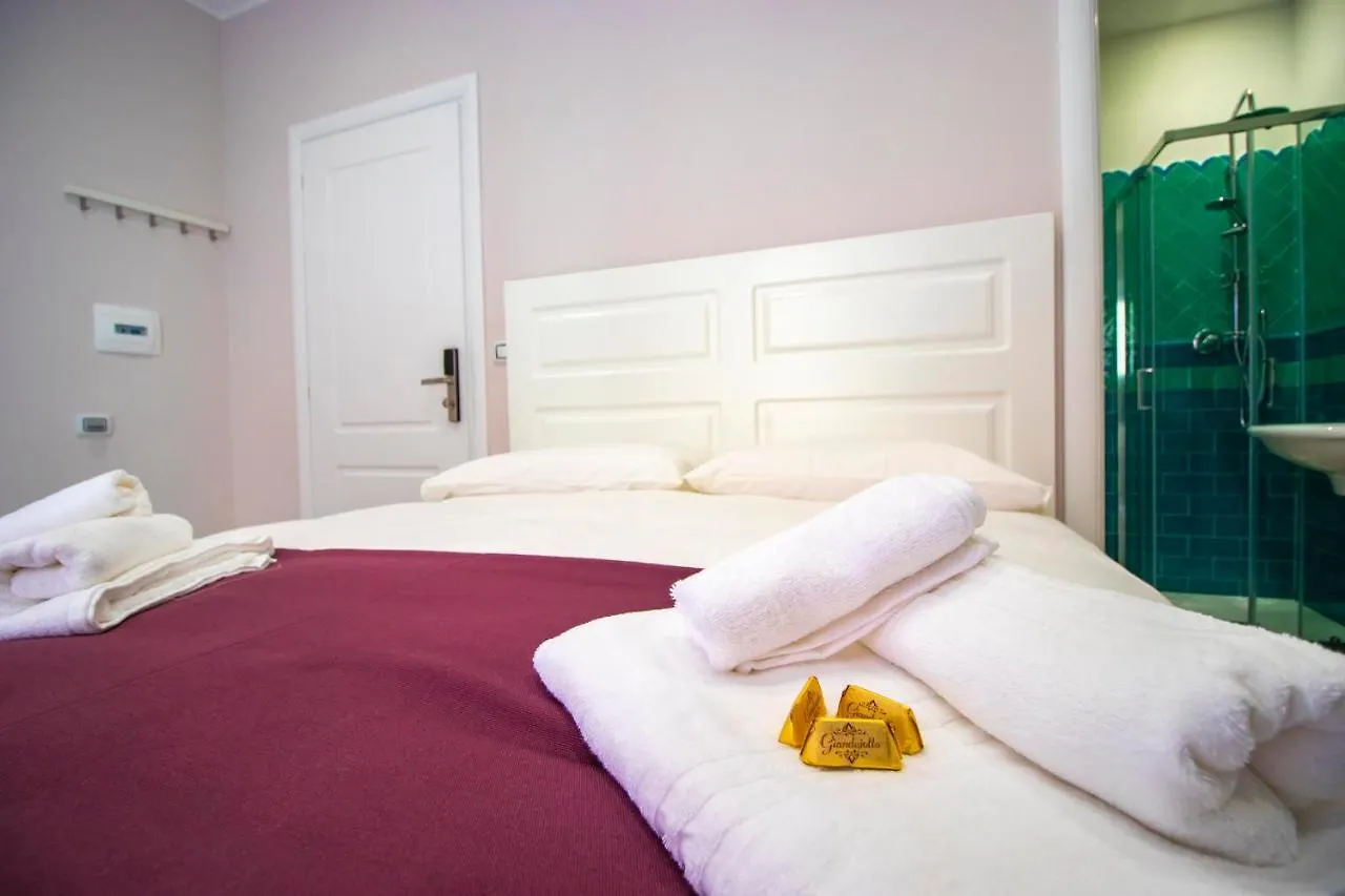 Dimora Costantino Bed & Breakfast Naples Italy